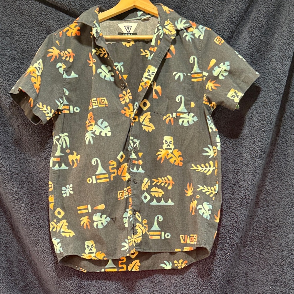 VISSLA Charcoal Shirt with Vibrant Patterns